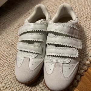 Steve Madden Momentum White Triple Strap Sneakers size 6.5